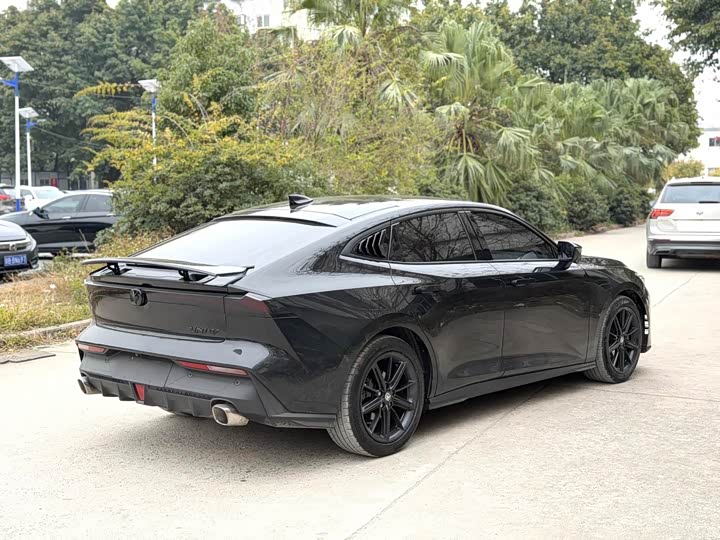 Фото 4 - Changan UNI-V