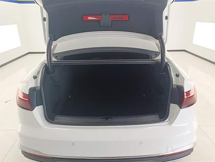 Фото 4 - Audi A4L