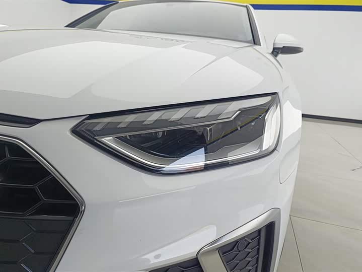 Фото 5 - Audi A4L