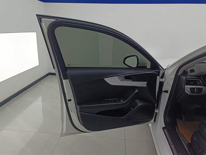 Фото 7 - Audi A4L