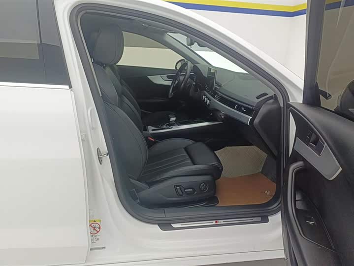 Фото 8 - Audi A4L