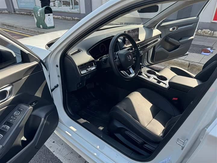 Фото 9 - Honda Civic