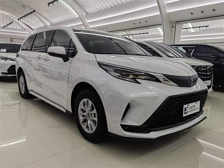 Фото 3 - Toyota Granvia