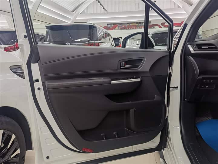 Фото 5 - Toyota Granvia