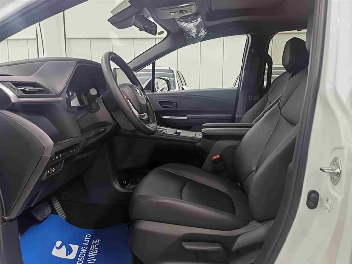 Фото 7 - Toyota Granvia