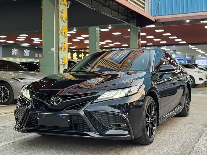 Фото 1 - Toyota Camry