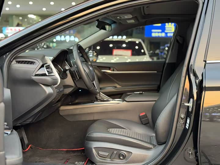 Фото 4 - Toyota Camry