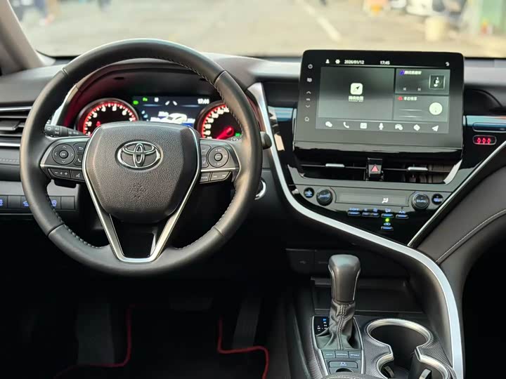 Фото 5 - Toyota Camry