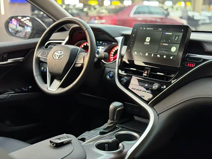 Фото 6 - Toyota Camry