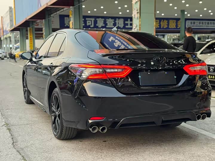 Фото 7 - Toyota Camry