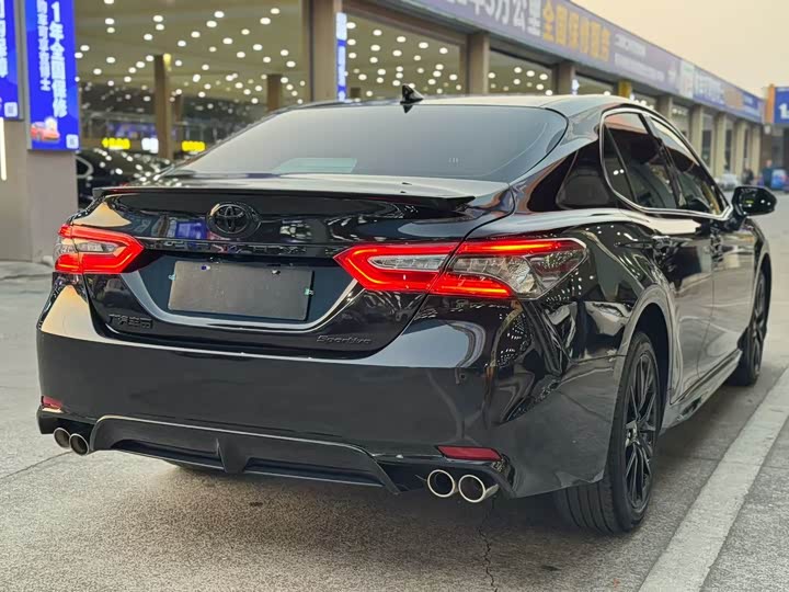 Фото 9 - Toyota Camry