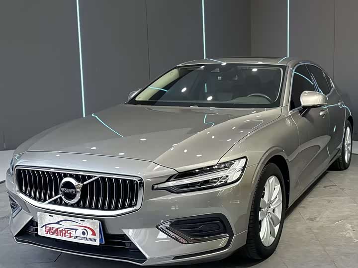 Фото 1 - Volvo S60