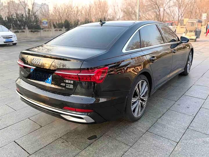 Фото 4 - Audi A6L