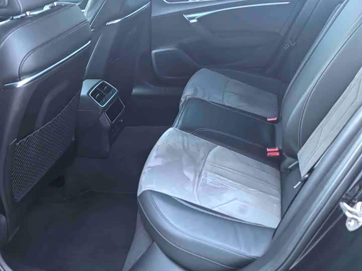 Фото 5 - Audi A6L