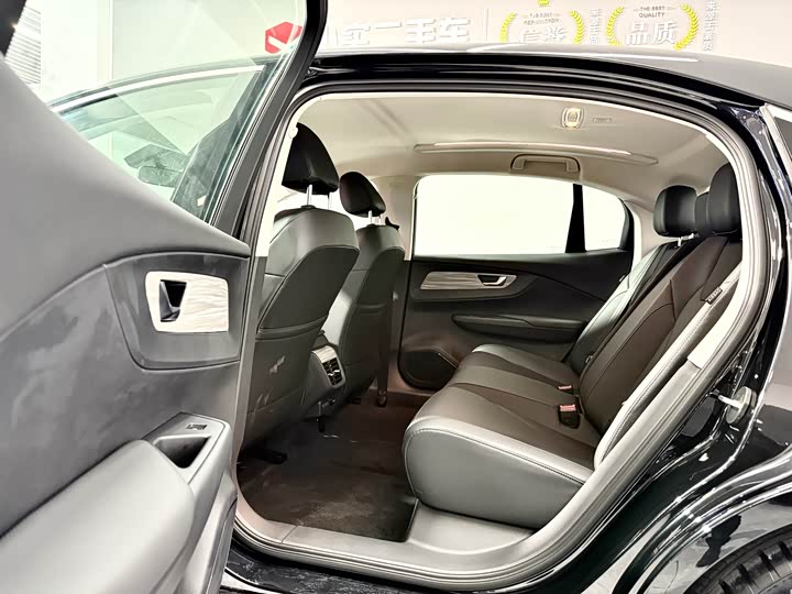 Фото 5 - Hongqi E-QM5