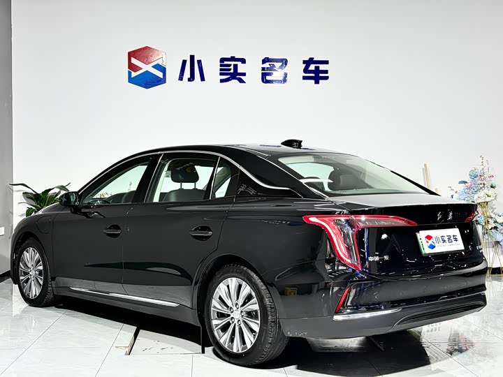Фото 9 - Hongqi E-QM5