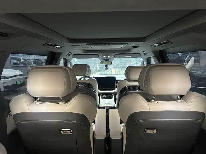 Фото 6 - Zeekr 009