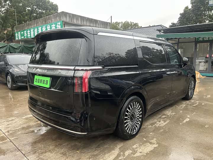 Фото 8 - Zeekr 009