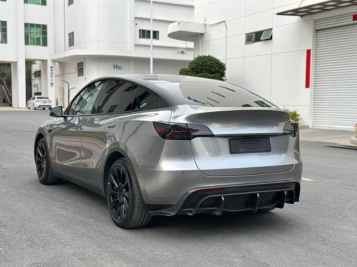 Фото 4 - Tesla Model Y