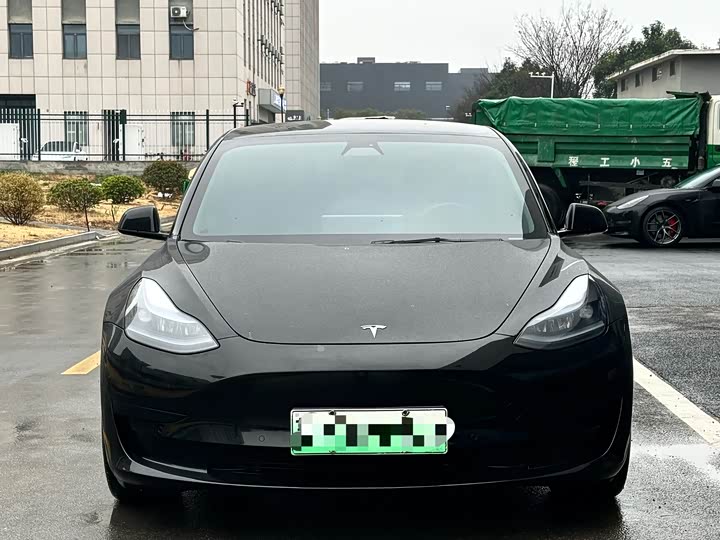 Фото 2 - Tesla Model 3