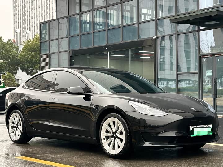 Фото 3 - Tesla Model 3