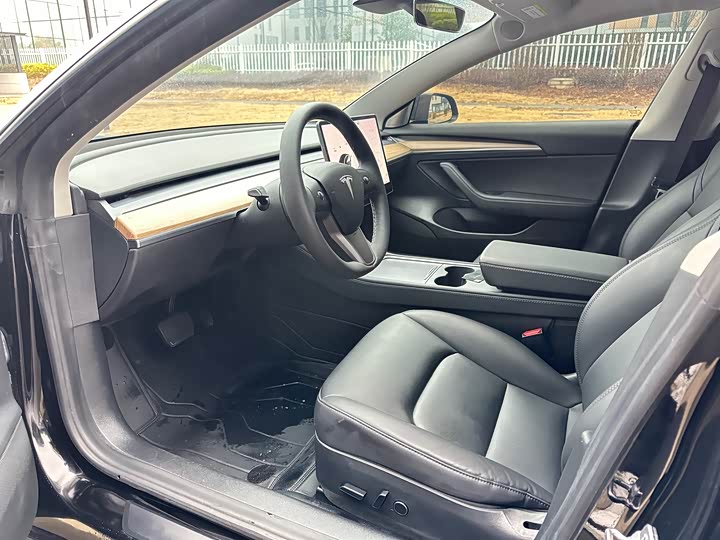 Фото 4 - Tesla Model 3