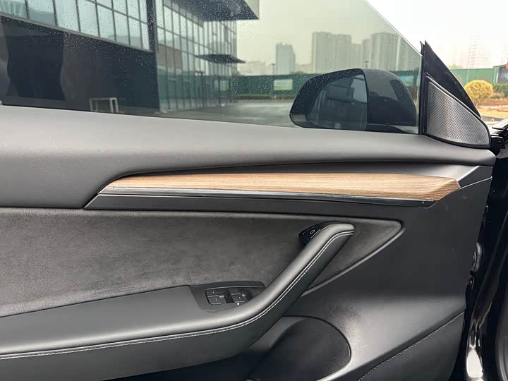 Фото 6 - Tesla Model 3