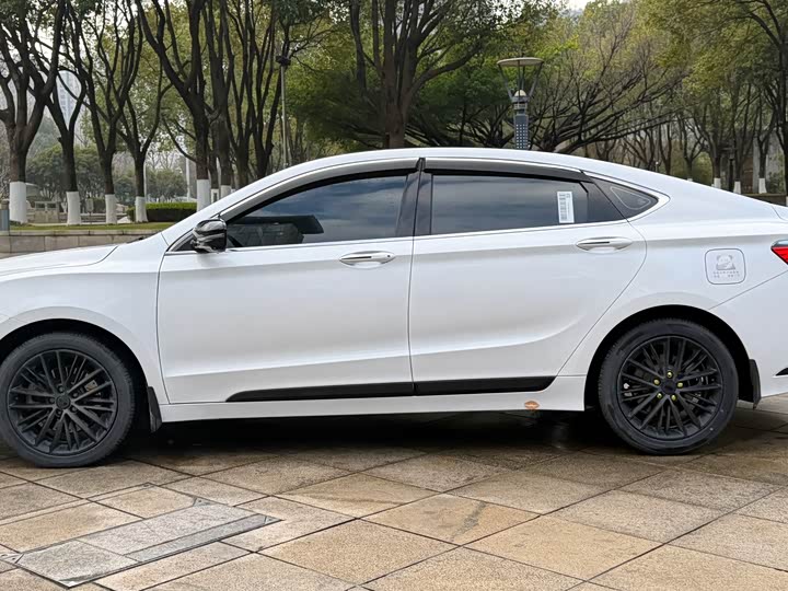 Фото 4 - Geely Emgrand GT