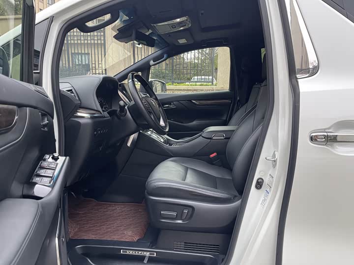 Фото 9 - Toyota Vellfire