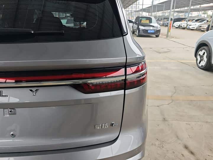 Фото 8 - Geely Monjaro