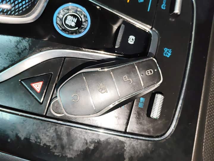 Фото 9 - BYD Tang Hybrid/EV