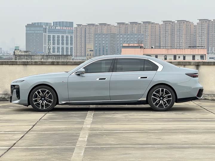 Фото 4 - BMW 7 Series