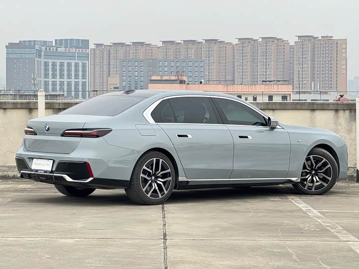 Фото 5 - BMW 7 Series