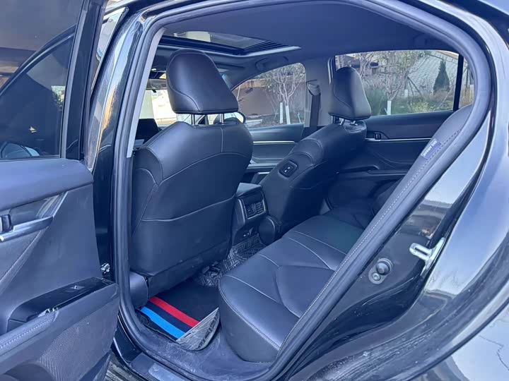 Фото 7 - Toyota Camry