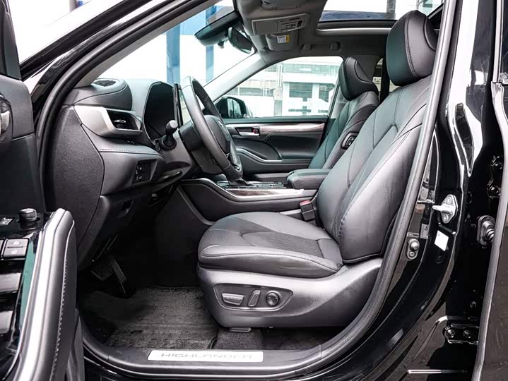 Фото 8 - Toyota Highlander