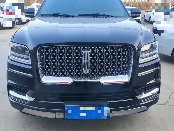 Фото 2 - Lincoln Navigator