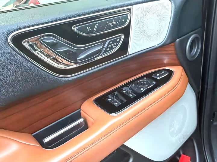 Фото 3 - Lincoln Navigator