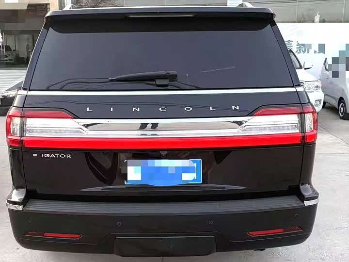 Фото 5 - Lincoln Navigator