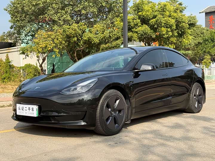 Фото 1 - Tesla Model 3