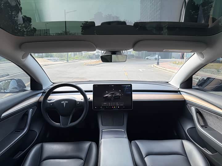 Фото 5 - Tesla Model 3