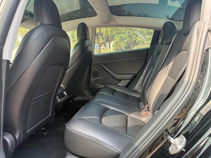 Фото 6 - Tesla Model 3