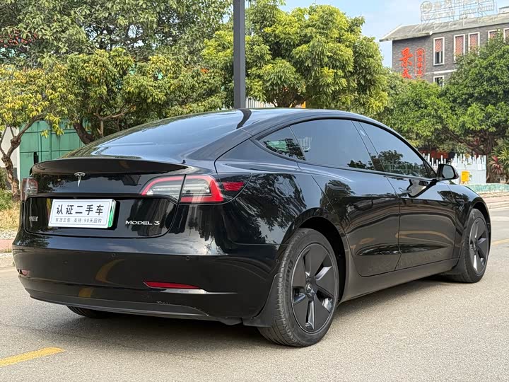 Фото 9 - Tesla Model 3