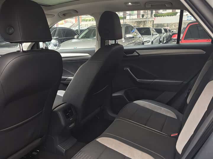 Фото 7 - Volkswagen T-Roc