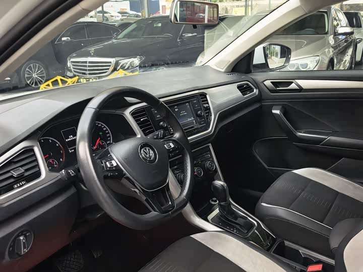 Фото 8 - Volkswagen T-Roc