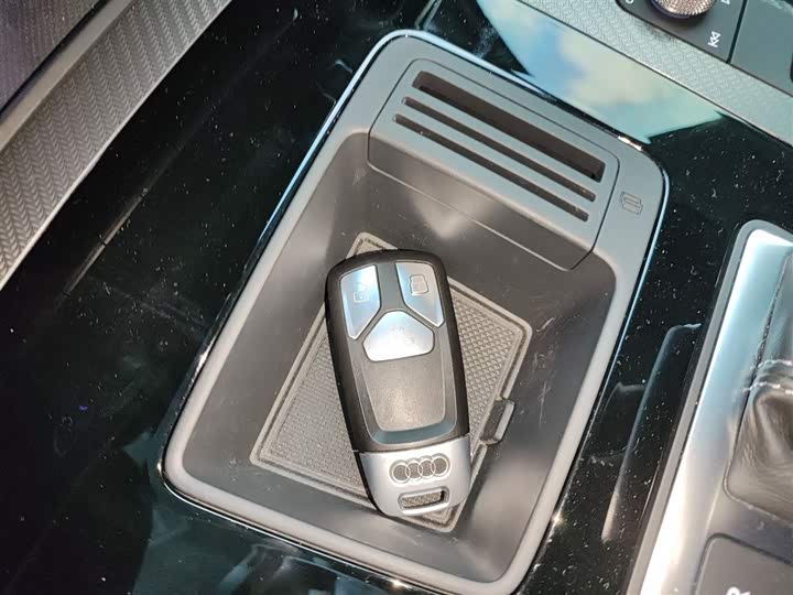 Фото 9 - Audi Q5L