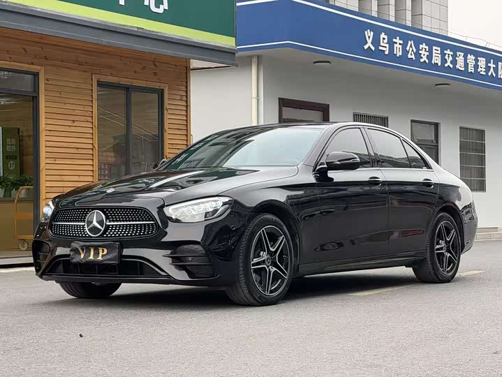 Фото 1 - Mercedes-Benz E-Class