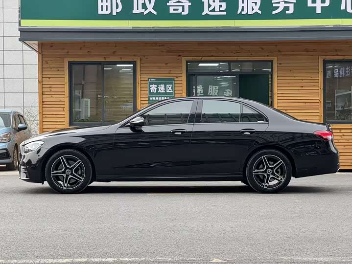 Фото 3 - Mercedes-Benz E-Class