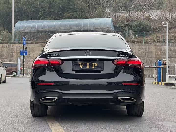 Фото 5 - Mercedes-Benz E-Class