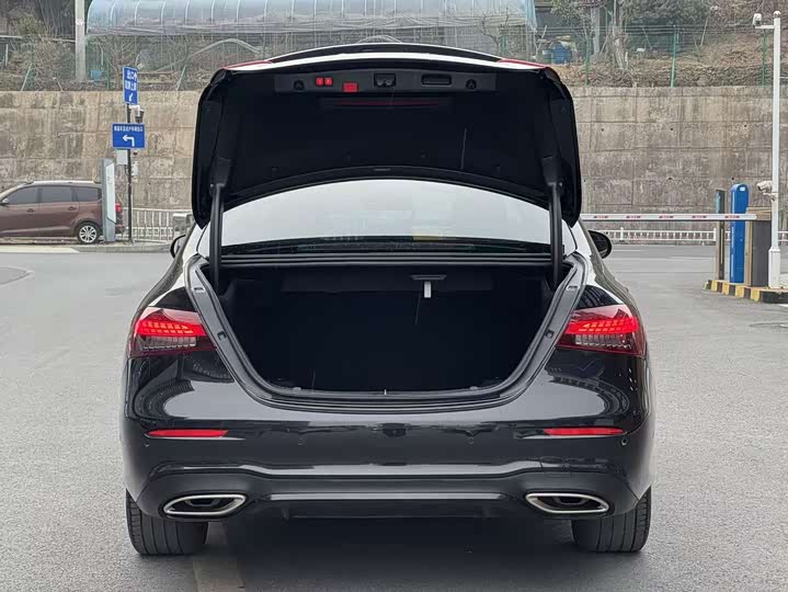 Фото 8 - Mercedes-Benz E-Class