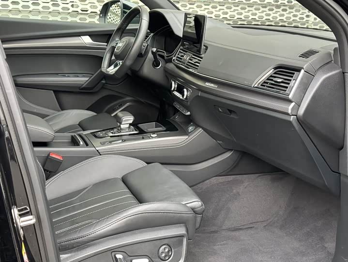 Фото 8 - Audi Q5L